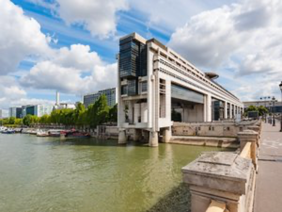 Source-supplied image for: DÉCRYPTAGE. Économie : quel est le bilan de santé de la France à sept mois de la présidentielle ?