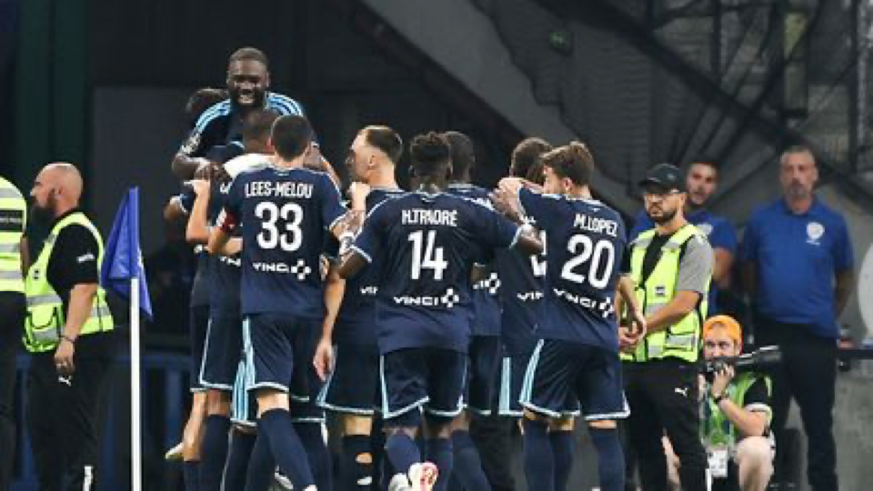 Source-supplied image for: Porté par un triplé de Lassine Sinayoko, le Paris FC s'adjuge une victoire de prestige au Vélodrome de Marseille